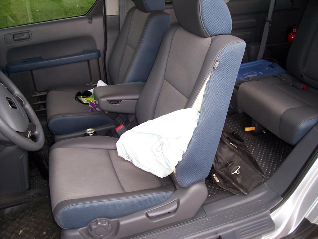 Does 2006 honda element have side airbags #7